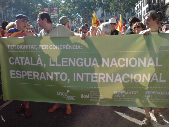 2010. ADÒC i KEA es manifesten pels drets lingüístics